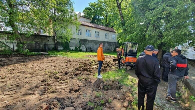 В Ужгороді сьогодні зупинили незаконні земляні роботи