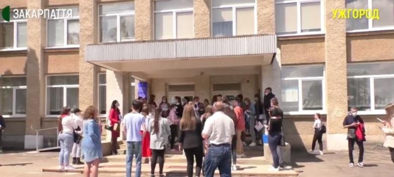 В Ужгороді у двох пунктах тестування відбулося ЗНО з хімії