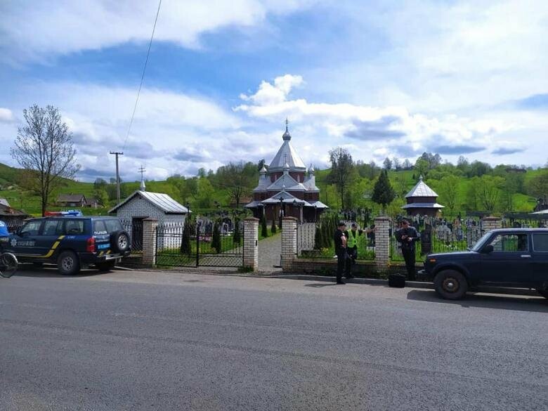 На Рахівщині невідомі пограбували церкву. Зловмисники викрали сейф з грошима та документами