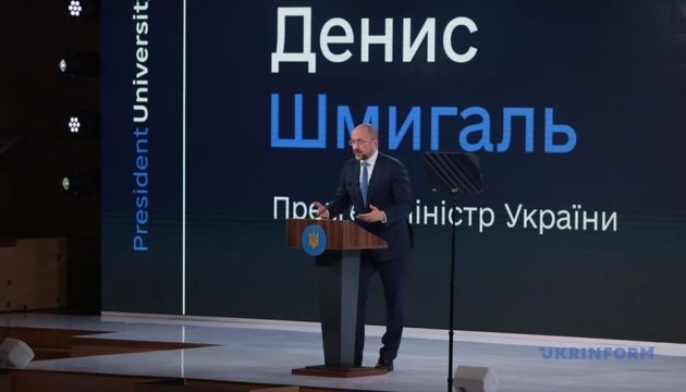 Зарплати вчителів зростуть на 30% цього року – Шмигаль