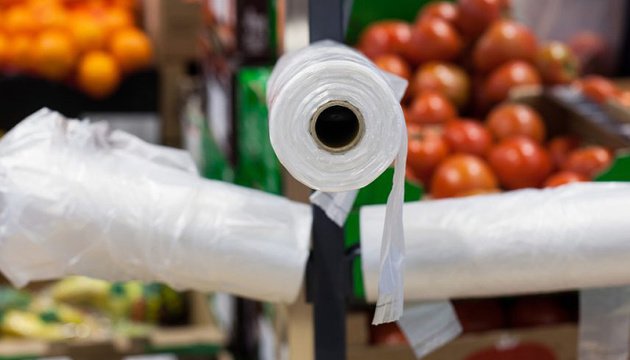 Заборона пластикових пакетів в Україні: коли їх приберуть з магазинів