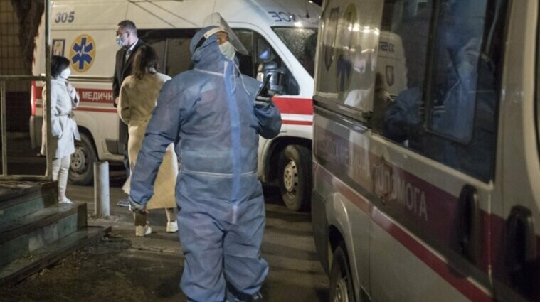 У МОЗ повідомили про четверту хвилю COVID-19: чи вдасться українцям її уникнути