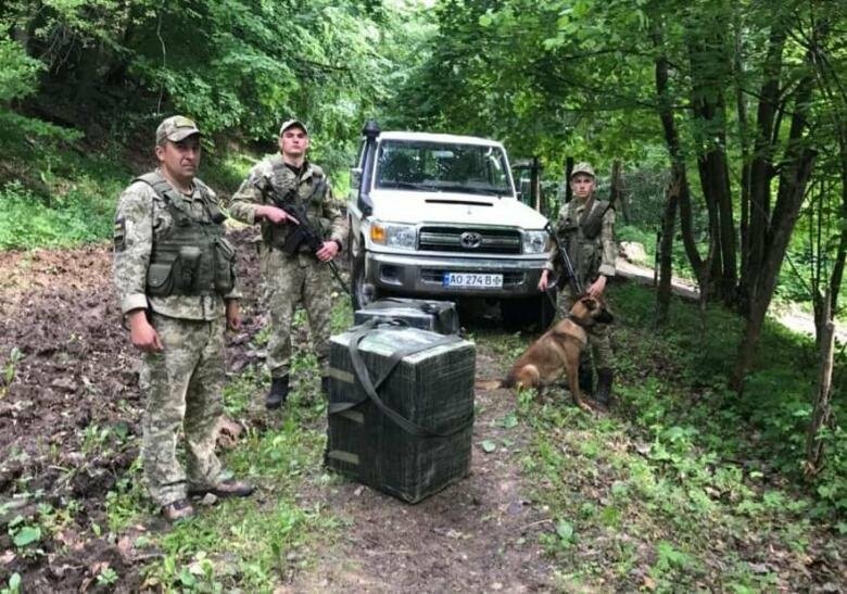 На Ужгородщині пострілами зупиняли контрабандистів
