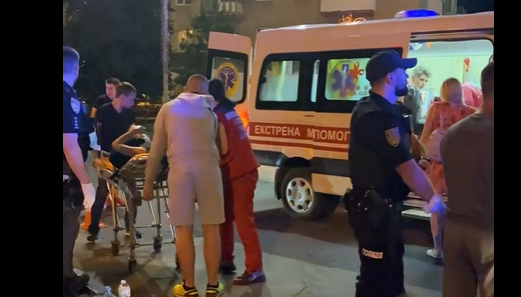 В Ужгороді автомобіль збив двох підлітків на самокаті