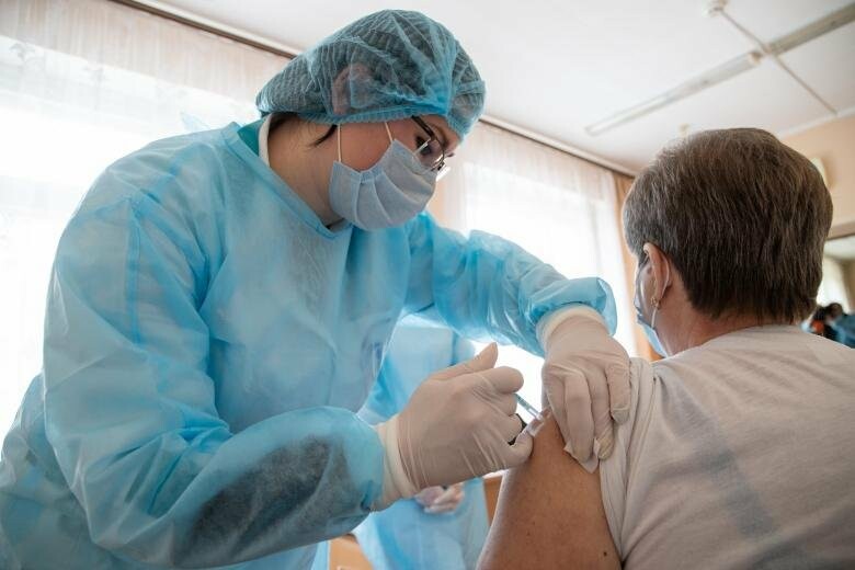 Угорщина безкоштовно вакцинуватиме мешканців Закарпаття