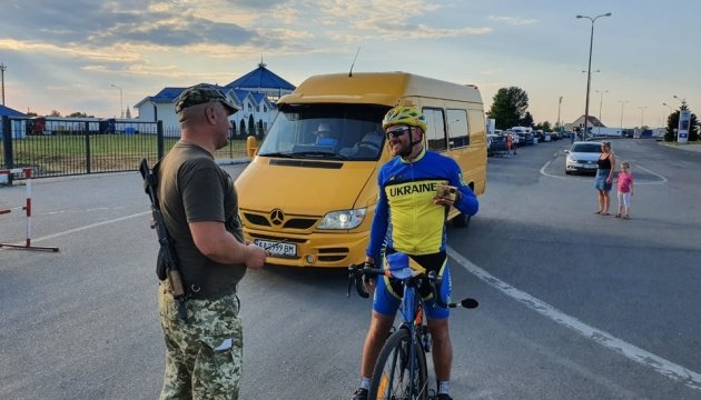 Лідер гурту «Скай» завершив велотур завдовжки 2151 км на Закарпатті