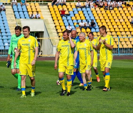 Найяскравіші моменти матчу збірних ветеранів України та Уг..., фото-16 Найяскравіші моменти матчу збірних ветеранів України та Угорщини в Ужгороді: фоторепортаж, фото-16