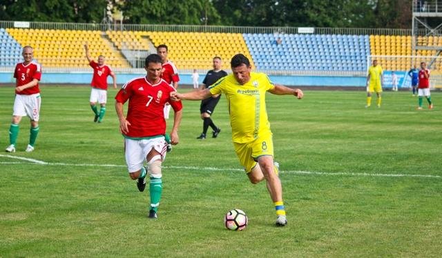 Найяскравіші моменти матчу збірних ветеранів України та Уг..., фото-8 Найяскравіші моменти матчу збірних ветеранів України та Угорщини в Ужгороді: фоторепортаж, фото-8