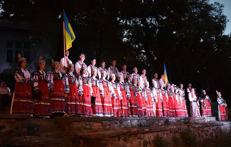 На Поштовій молилися за Україну: Ужгород почав святкувати Д..., фото-1 На Поштовій молилися за Україну: Ужгород почав святкувати День Незалежності (ФОТО), фото-1