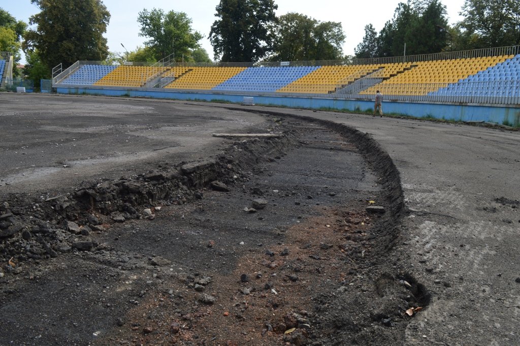 В Ужгороді на стадіоні "Авангард" розпочався масштабний рем..., фото-1 В Ужгороді на стадіоні "Авангард" розпочався масштабний ремонт (ФОТОРЕПОРТАЖ), фото-1