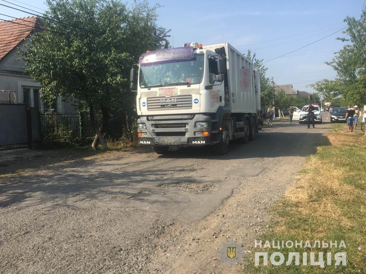 Жахлива смерть: біля Мукачева сміттєвоз переїхав 81-річного..., фото-1 Жахлива смерть: біля Мукачева сміттєвоз переїхав 81-річного дідуся (ФОТО), фото-1