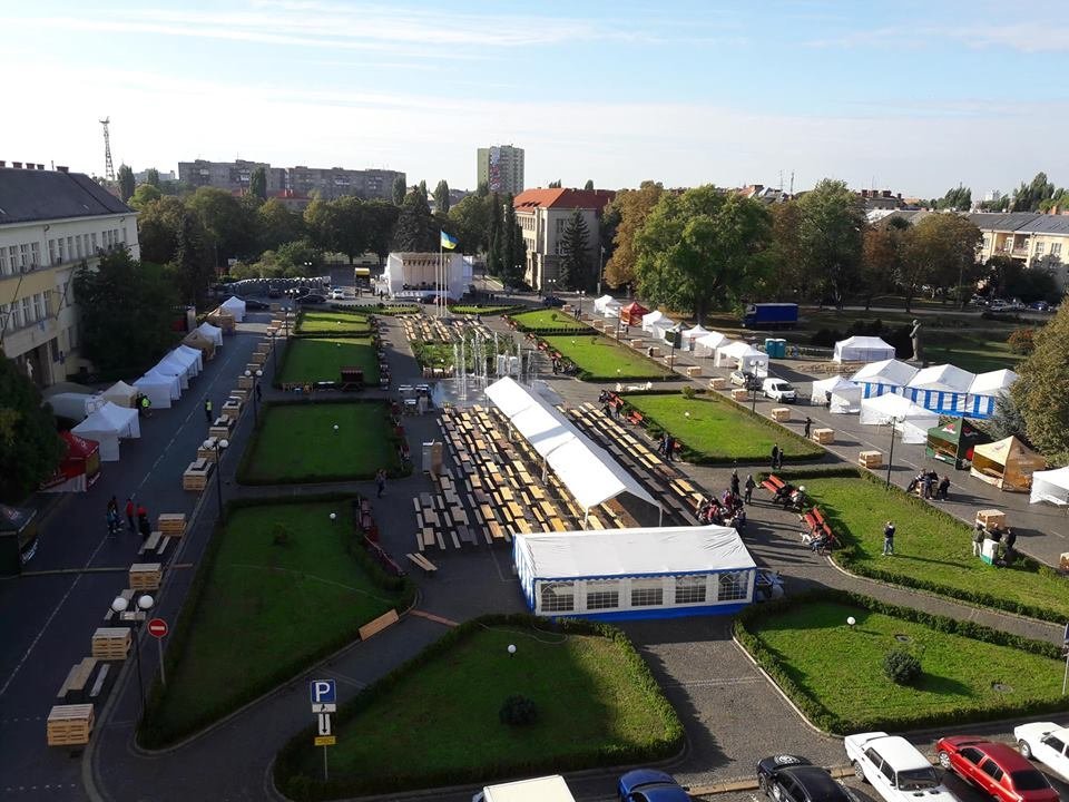 Їжа, напої та музика: В Ужгороді стартували Чеські дні (ВІД..., фото-1 Їжа, напої та музика: В Ужгороді стартували Чеські дні (ВІДЕО, ФОТО), фото-1