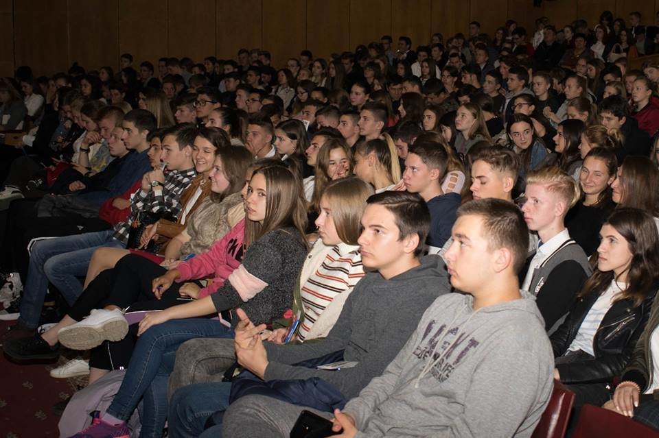 600 майбутніх випускників шкіл завітали на День відкритих д..., фото-4 600 майбутніх випускників шкіл завітали на День відкритих дверей до УжНУ (ФОТО), фото-4