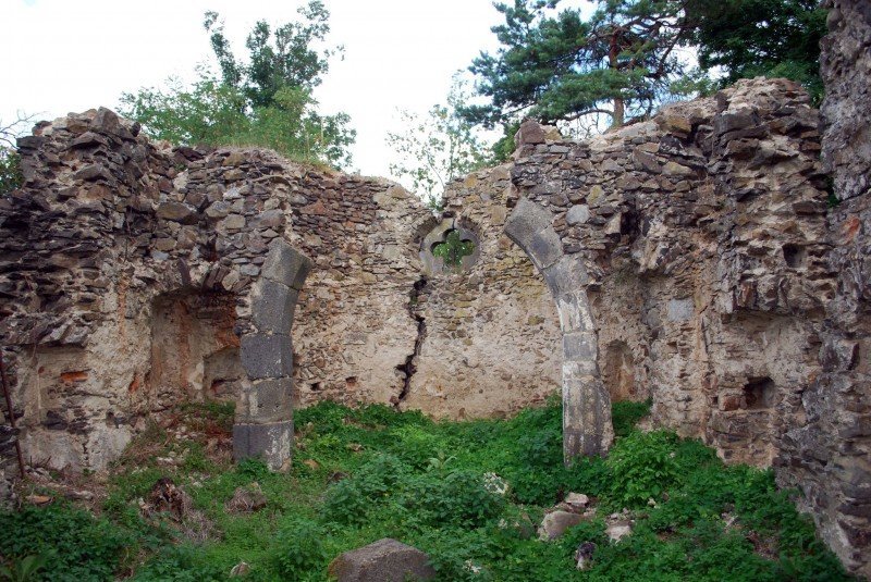 В Ужгороді під час розкопок храму Святої Трійці археологи в..., фото-1 В Ужгороді під час розкопок храму Святої Трійці археологи виявили невідомі раніше артефакти (ФОТО), фото-1