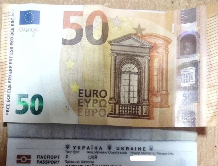 Оцінив у 50 євро: на ПП «Тиса» українець намагався через пі..., фото-1 Оцінив у 50 євро: на ПП «Тиса» українець намагався через підкуп вивезти дитину до Італії, фото-1