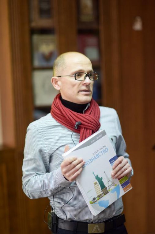 За свою книгу професор УжНУ отримав подяку від Посольства..., фото-1 За свою книгу професор УжНУ отримав подяку від Посольства ФРН (ФОТО), фото-1