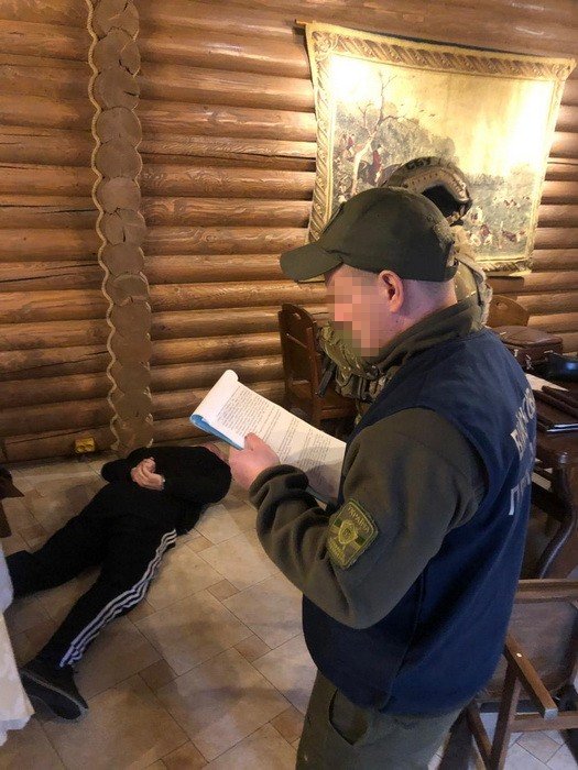 Фото 2 - Наркодилер на Закарпатті намагався купити СБУ-шника за 20 тисяч доларів - за кришування "бізнесу" (ФОТО)