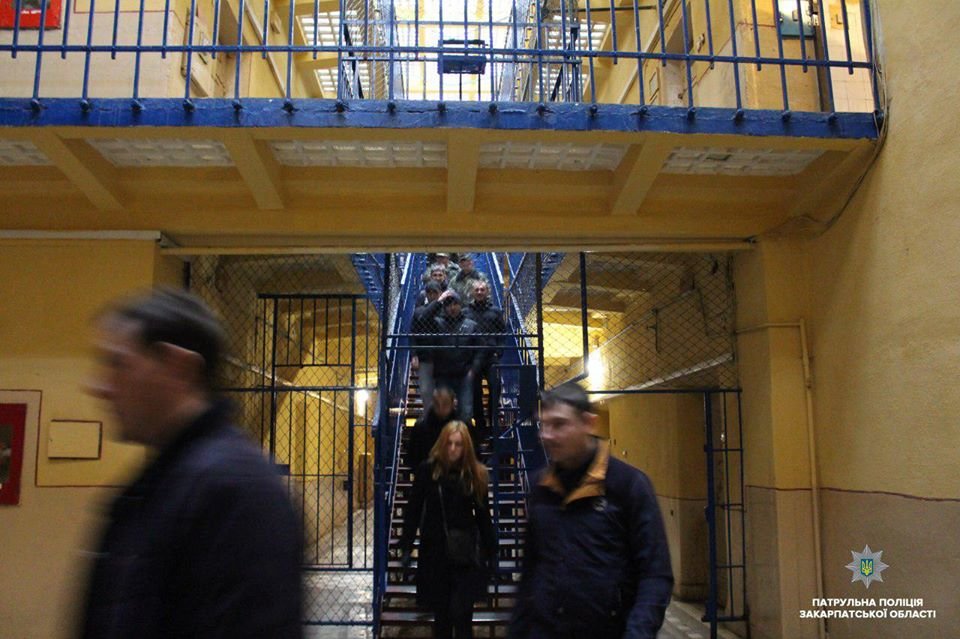 Патрульним показали, як працює СІЗО в Ужгороді (ФОТО), фото-1 Патрульним показали, як працює СІЗО в Ужгороді (ФОТО), фото-1