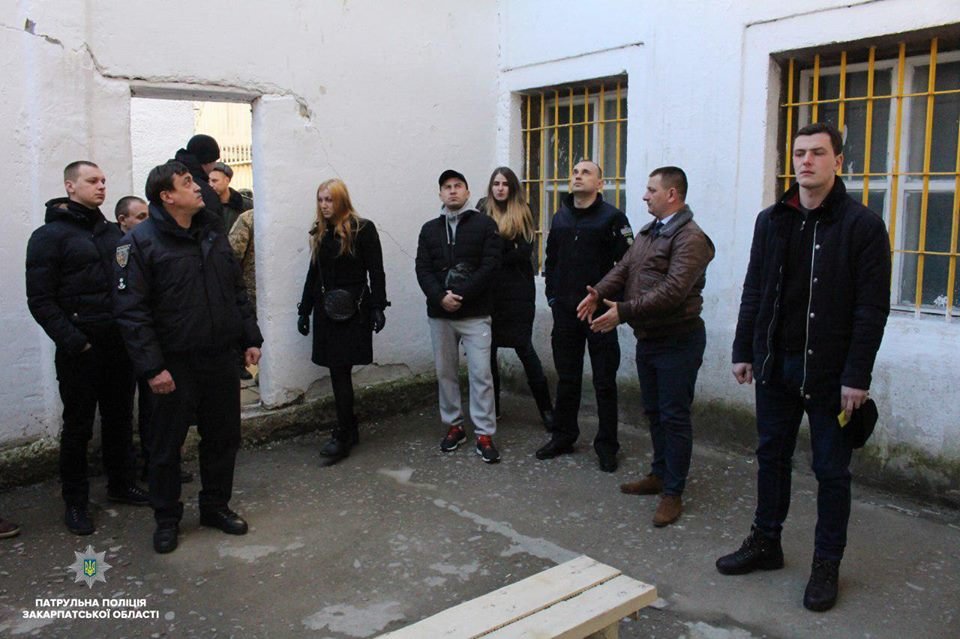 Патрульним показали, як працює СІЗО в Ужгороді (ФОТО), фото-3 Патрульним показали, як працює СІЗО в Ужгороді (ФОТО), фото-3