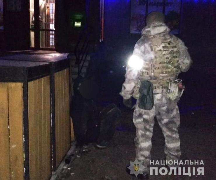 Закарпатець у складі злочинної групи викрав з банкомату 600..., фото-2 Закарпатець у складі злочинної групи викрав з банкомату 600 тисяч гривень (ФОТО), фото-2