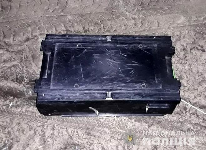 Закарпатець у складі злочинної групи викрав з банкомату 600..., фото-6 Закарпатець у складі злочинної групи викрав з банкомату 600 тисяч гривень (ФОТО), фото-6