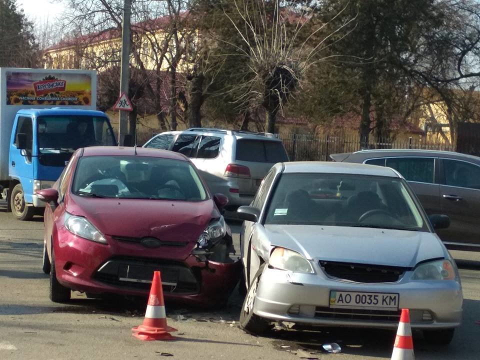 Після ДТП сховав номерні знаки: Ужгородець опублікував в ме..., фото-1 Після ДТП сховав номерні знаки: Ужгородець опублікував в мережі фото водія, який вирішив не "світити" своє авто (ФОТО), фото-1