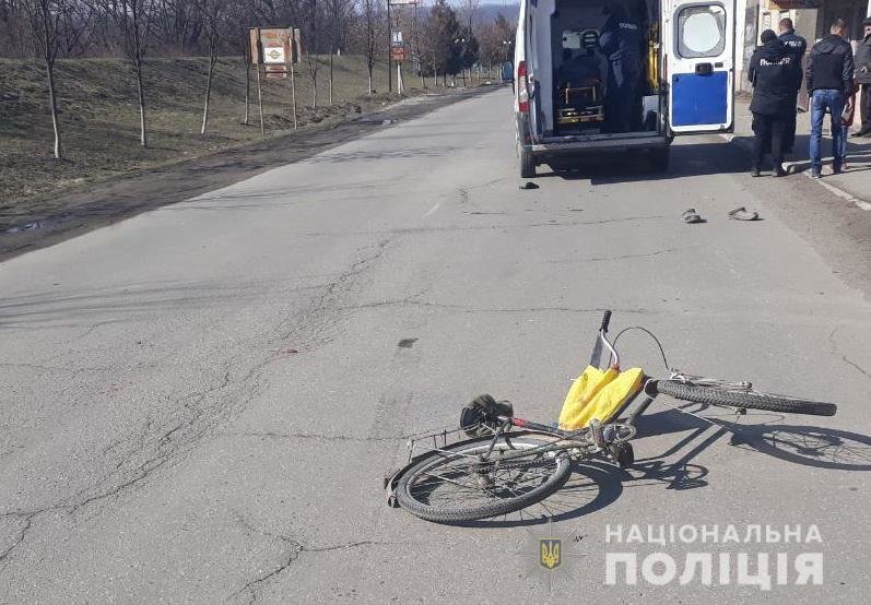 Трагічна ДТП на Закарпатті: 25-річний водій не впорався з к..., фото-2 Трагічна ДТП на Закарпатті: 25-річний водій не впорався з керуванням і на смерть збив велосипедиста (ФОТО), фото-2