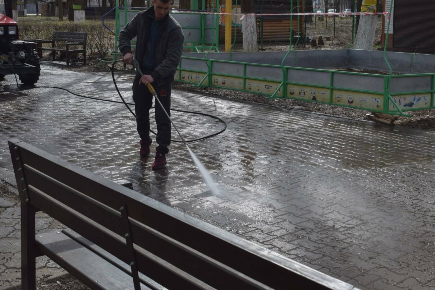 В Ужгороді комунальники розпочали приводити до ладу Боздось..., фото-2 В Ужгороді комунальники розпочали приводити до ладу Боздоський парк (ФОТОФАКТ), фото-2