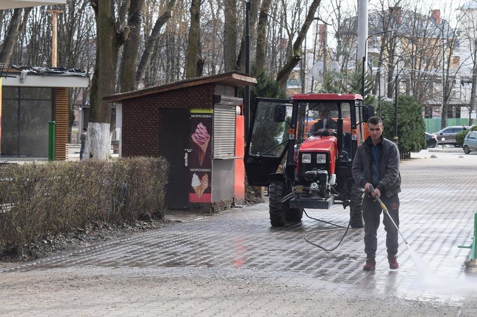 В Ужгороді комунальники розпочали приводити до ладу Боздось..., фото-3 В Ужгороді комунальники розпочали приводити до ладу Боздоський парк (ФОТОФАКТ), фото-3