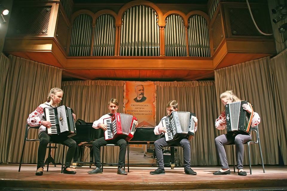 В Ужгороді понад 600 юних музикантів дали звітній концерт д..., фото-5 В Ужгороді понад 600 юних музикантів дали звітній концерт до 74-ої річниці державної музичної школи (ФОТО), фото-5