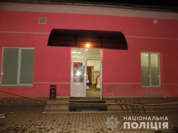 На Закарпатті молодики скоїли розбійний напад на цілодобови..., фото-3 На Закарпатті молодики скоїли розбійний напад на цілодобовий магазин (ФОТО), фото-3