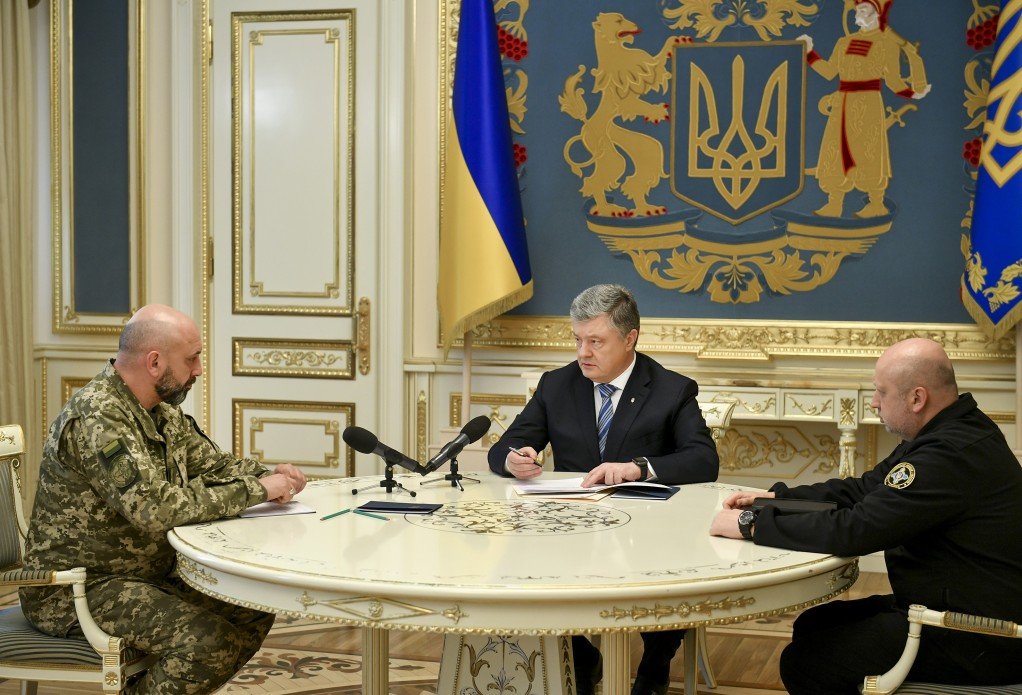 Весь керівний склад Державного концерну «Укроборонпром» має..., фото-1 Весь керівний склад Державного концерну «Укроборонпром» має пройти перевірку на поліграфі – Порошенко, фото-1