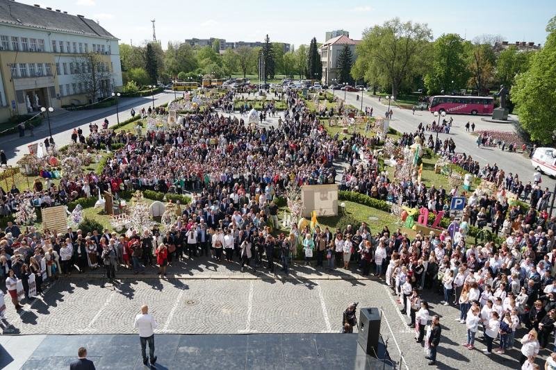 В Ужгороді відкрився фестиваль "Воскресни, писанко!" (ФОТО), фото-14 В Ужгороді відкрився фестиваль "Воскресни, писанко!" (ФОТО), фото-14