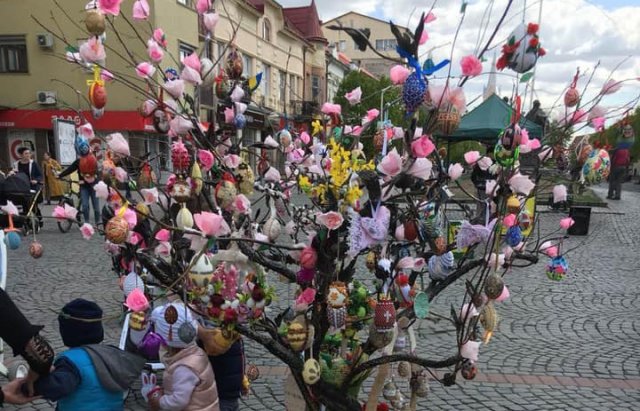 На писанковому дереві у Мукачеві з'явились 187 найкращих ди..., фото-6 На писанковому дереві у Мукачеві з'явились 187 найкращих дитячих робіт (ФОТО), фото-6