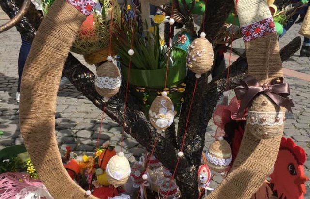 На писанковому дереві у Мукачеві з'явились 187 найкращих ди..., фото-4 На писанковому дереві у Мукачеві з'явились 187 найкращих дитячих робіт (ФОТО), фото-4