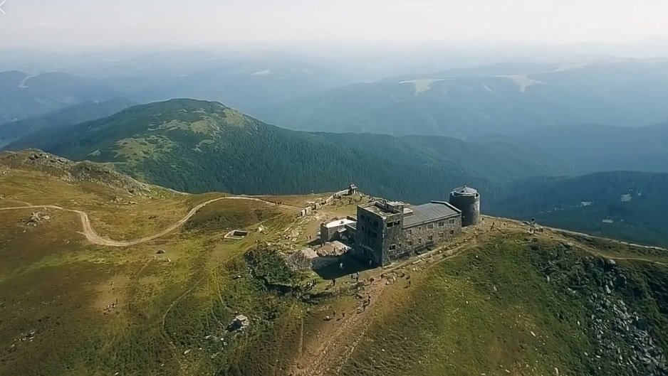 В мережі показали вершину-двотисячник Українських Карпат з..., фото-1 В мережі показали вершину-двотисячник Українських Карпат з висоти пташиного польоту (ВІДЕО), фото-1