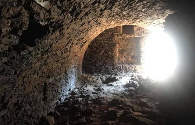 Виявлений в центрі Ужгорода підвал може мати таємні виходи..., фото-2 Виявлений в центрі Ужгорода підвал може мати таємні виходи до інших підземель, фото-2