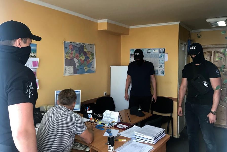 На Закарпатті на хабарі у 7 тис грн викрили провідного спец..., фото-1 На Закарпатті на хабарі у 7 тис грн викрили провідного спеціаліста Держпродспоживслужби (ФОТО), фото-1