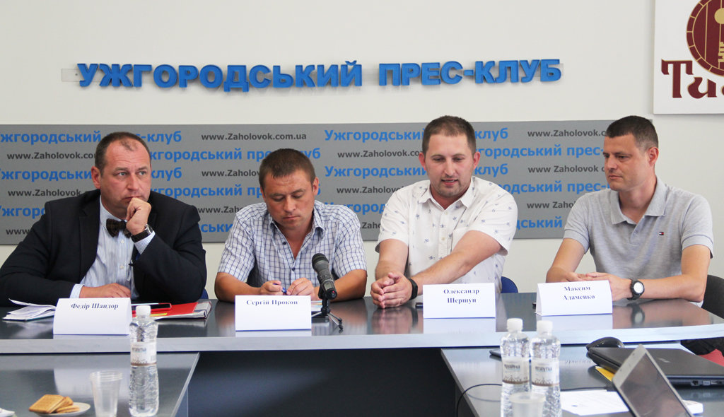 Експерти назвали місця на Закарпатті, де туристам "впарюють..., фото-1 Експерти назвали місця на Закарпатті, де туристам "впарюють" неякісну та несправжню продукцію (ФОТО), фото-1