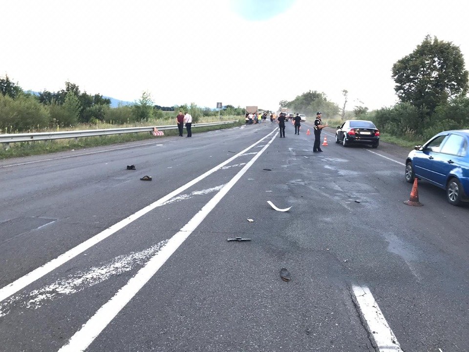 У поліції офіційно розповіли про ДТП під Мукачевом, у якій..., фото-2 У поліції офіційно розповіли про ДТП під Мукачевом, у якій загинув 23-річний працівник дорожньої служби (ФОТО, ВІДЕО), фото-2