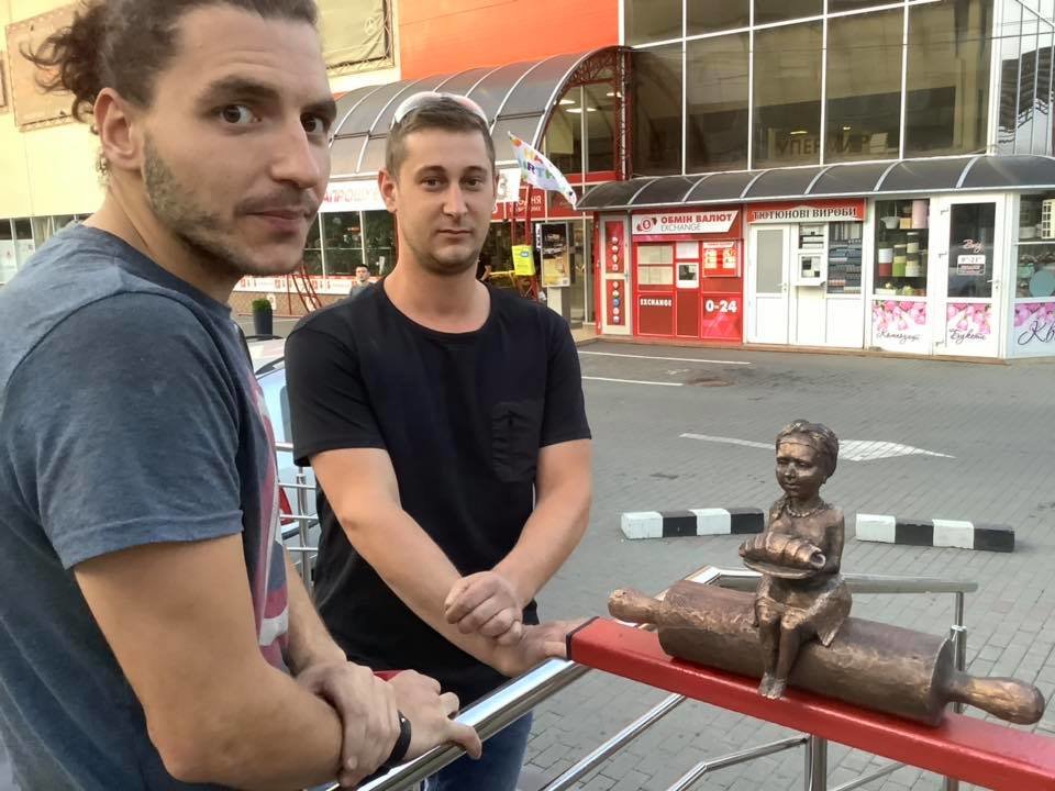 В Ужгороді відкрили 42 міні-скульптурку, присвячену "закарп..., фото-1 В Ужгороді відкрили 42 міні-скульптурку, присвячену "закарпатському кіфлику" (ФОТОФАКТ), фото-1