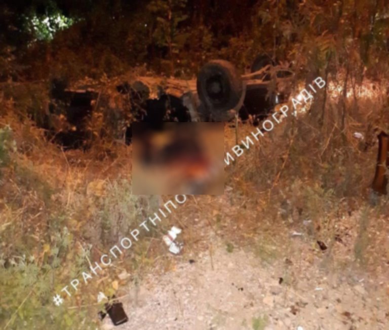 Вночі на Закарпатті трапилася трагічна ДТП - одна людина з..., фото-3 Вночі на Закарпатті трапилася трагічна ДТП - одна людина загинула, інші в реанімації (ФОТО), фото-3