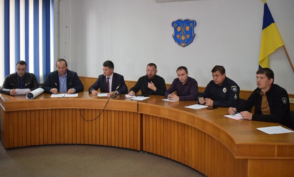 В Ужгороді транспортна комісія вирішувала долю обмежувачів..., фото-1 В Ужгороді транспортна комісія вирішувала долю обмежувачів, переходів, паркувань та зупинок, фото-1