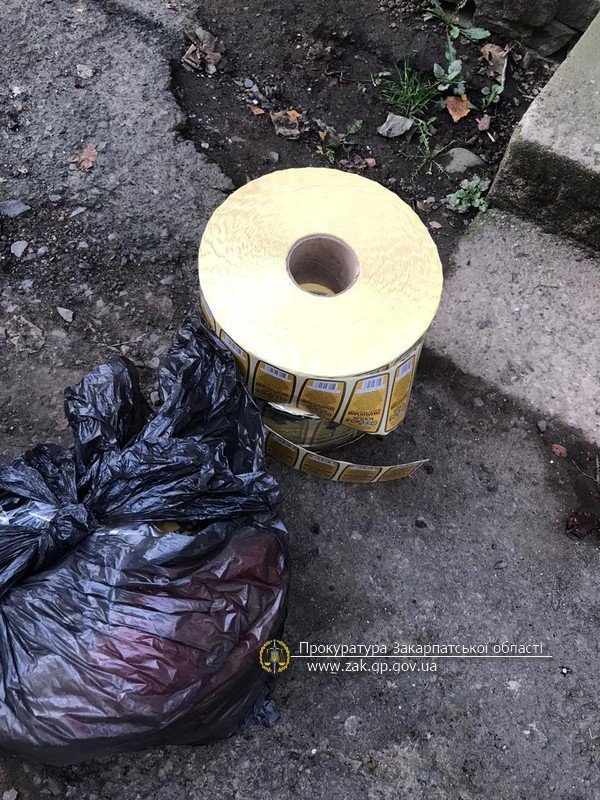 В Ужгороді викрили склад, де розливали сурогатний алкоголь..., фото-5 В Ужгороді викрили склад, де розливали сурогатний алкоголь - прокуратура (ФОТО), фото-5