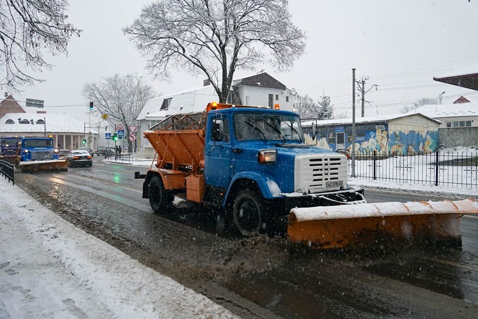 16 одиниць техніки та 6,3 млн гривень: ужгородські дороги..., фото-4 16 одиниць техніки та 6,3 млн гривень: ужгородські дороги готові до зими (ФОТО, ВІДЕО), фото-4