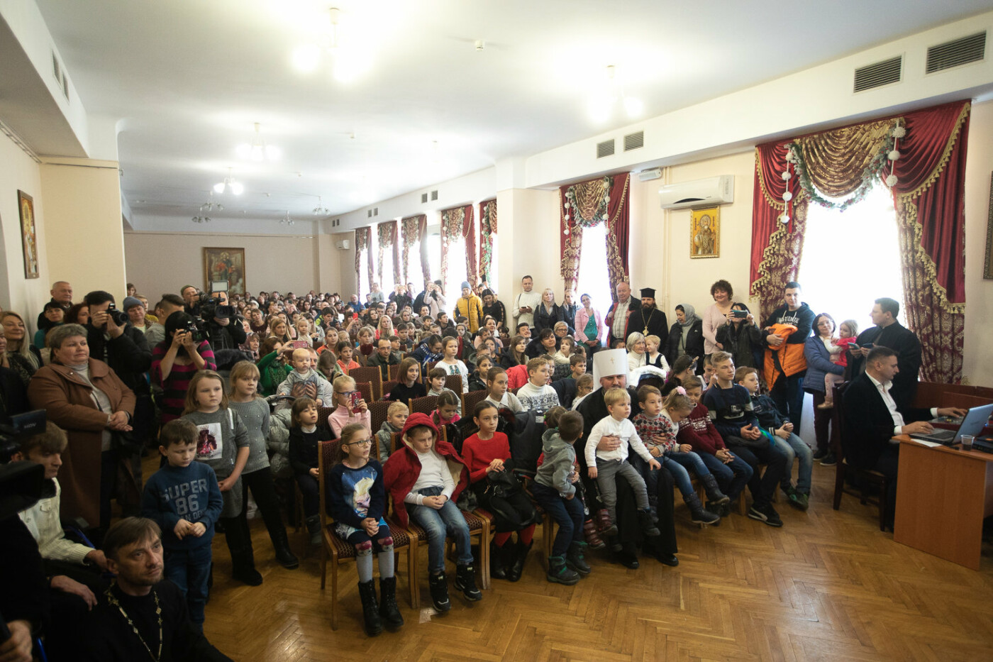 Святий Миколай мандрує Україною разом з «АТБ» та виконує п..., фото-7 Святий Миколай мандрує Україною разом з «АТБ» та виконує побажання малечі, фото-7