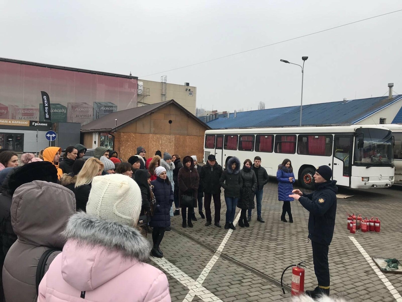 Ужгородські рятувальники провели навчання для персоналу та..., фото-1 Ужгородські рятувальники провели навчання для персоналу та орендарів ТЦ «Дастор», фото-1