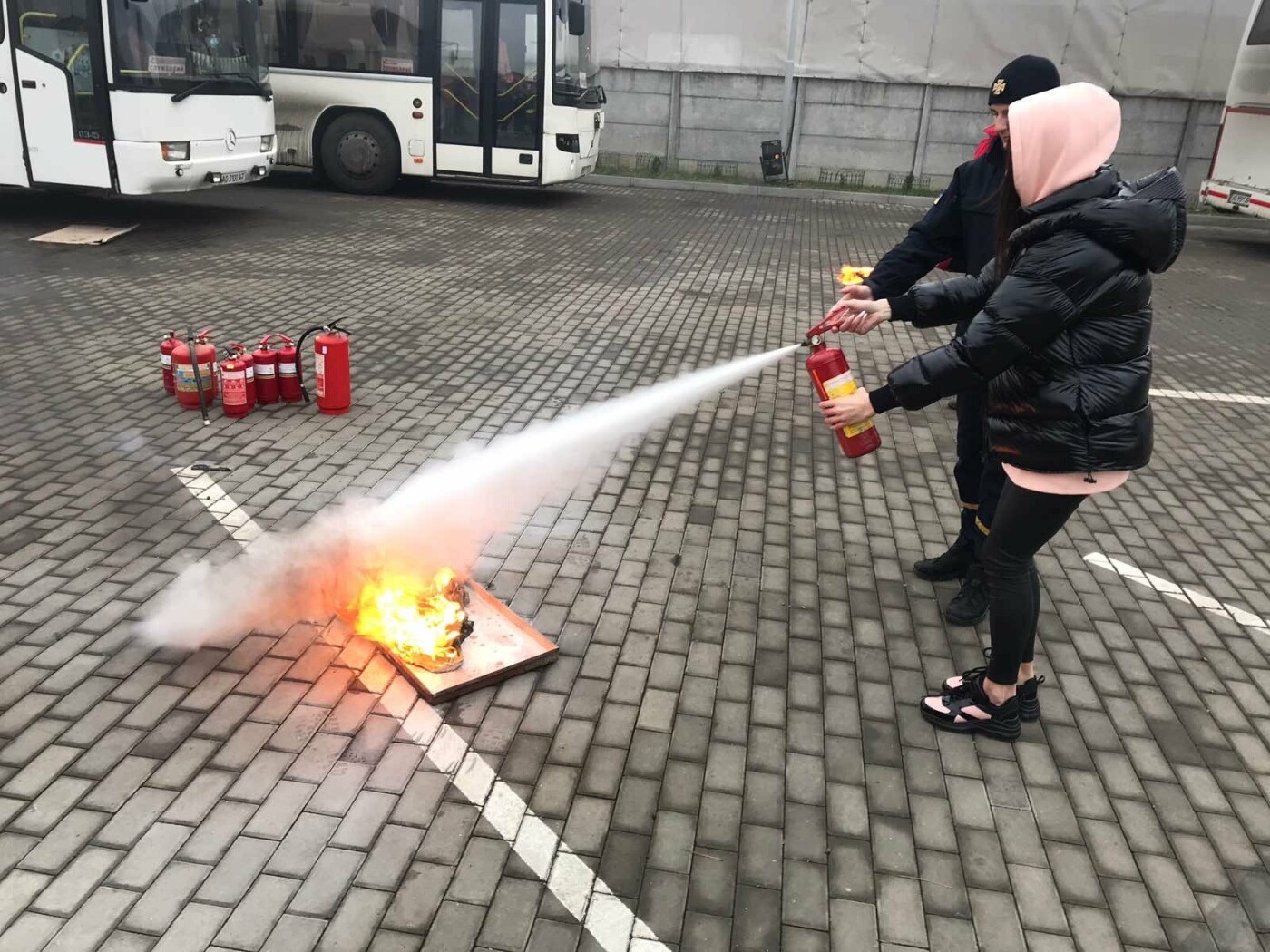 Ужгородські рятувальники провели навчання для персоналу та..., фото-2 Ужгородські рятувальники провели навчання для персоналу та орендарів ТЦ «Дастор», фото-2