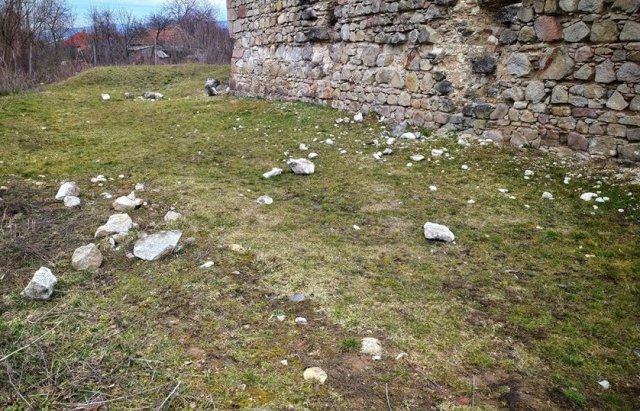 Рушиться на очах: один із закарпатських замків перетворюєть..., фото-5 Рушиться на очах: один із закарпатських замків перетворюється на гору каміння (ФОТО), фото-5