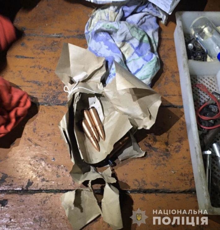Бойову гранату та набої поліцейські вилучили у закарпатця (..., фото-2 Бойову гранату та набої поліцейські вилучили у закарпатця (ФОТО), фото-2